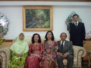 Honourable Patron Y.A.Bhg. Toh Puan Datin Seri Hajah Azian and YTAH Chairman, Azizuddin bin Tun Abdul Hamid and two other YTAH Directors