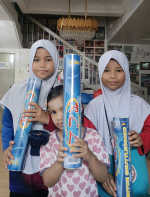 Inspiring the children of Pusat Jagaan Amal Asyura, Desa Coalfields, that badminton is a great sport to take up